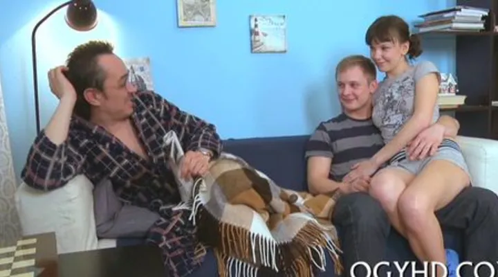 Дядя вместе с племянником трахнули его девушку