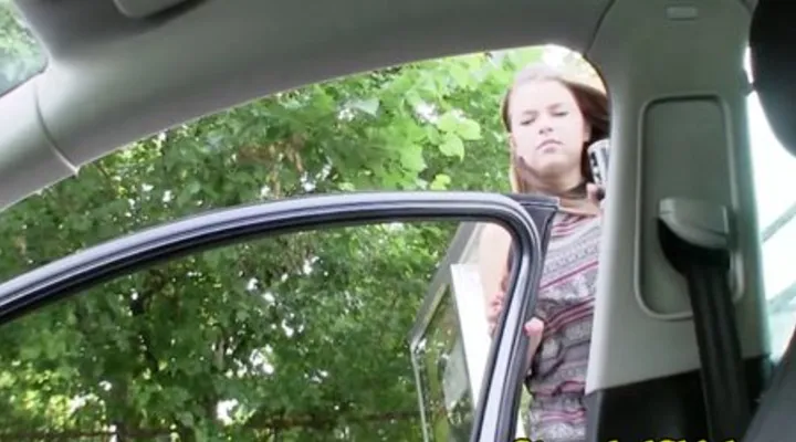 Иностранец трахнул русскую девушку и кончил ей на сиськи