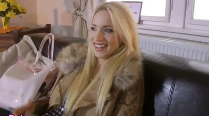 Отличный кастинг с беловолосой шлюхой