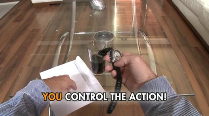 Молодой парень трахает брюнеточку, а затем русую