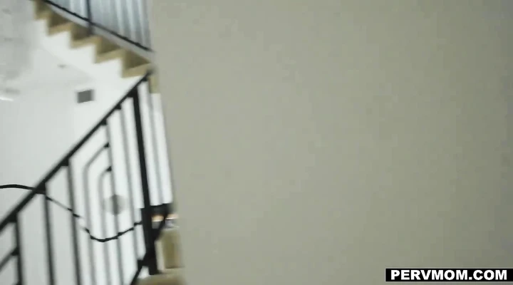 Трахнул сводную сесту гимнатку POV