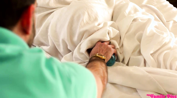 Парень ебет подругу девушки в честь Пасхи