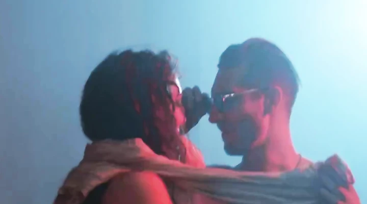 Белая обслуживает большой хуй мулата