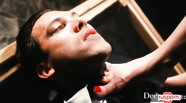 Телка доминирует и получает желанный секс