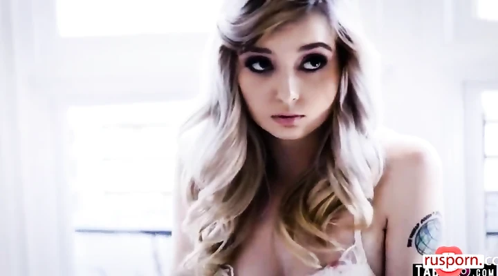 Взрослый папик ебет молоденькую сучку