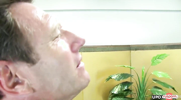 Студентку ебут два взрослых мужика