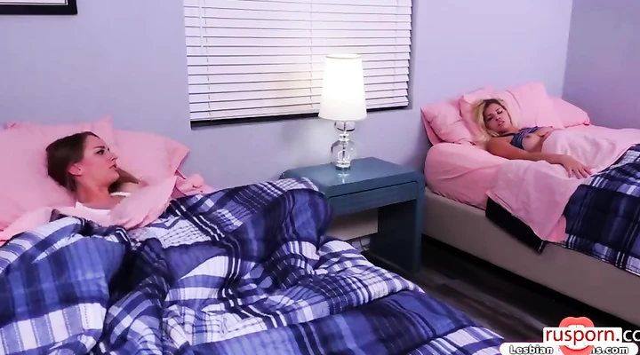 Страстный куни двух лесбиянок