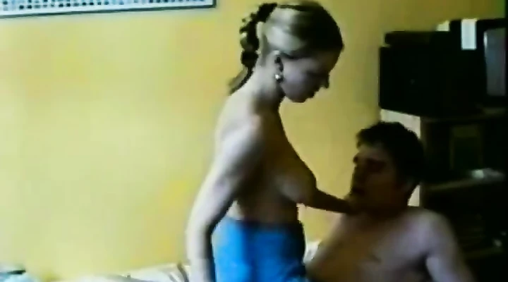 Бурный домашний секс в позе наездницы