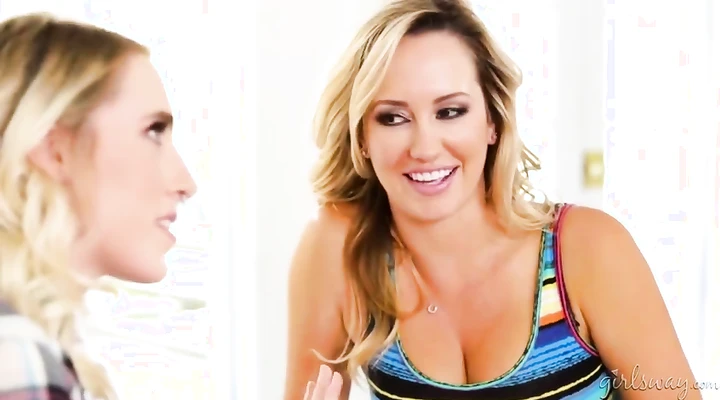 Похотливые лесбиянки вылизывают пезды одна другой