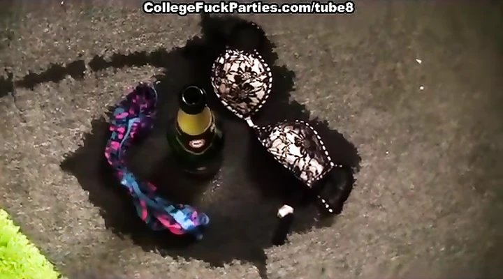 Горячая русская секс вечеринка с пьяными девушками