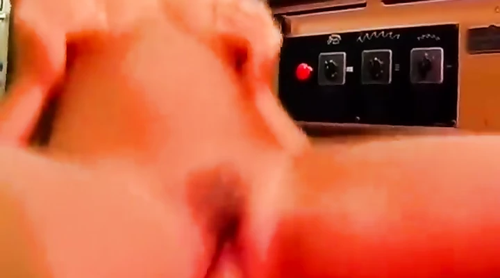 Дал на рота грудастой сучке и как следет выебал ее