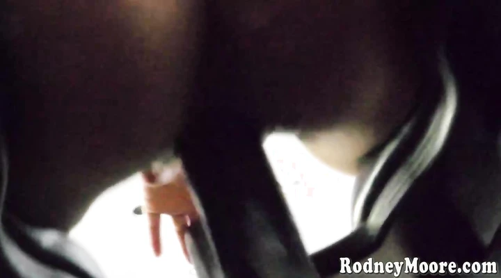 Взрослый папик выебал молодую рыженькую суку