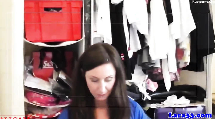 К опытным лесбиянкам подвалил мужик и оттрахал их двоих