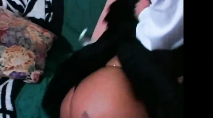 Трахнул красивую горничную с большими сиськами