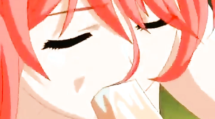 Влюбленная парочка чувственно трахается на кровати