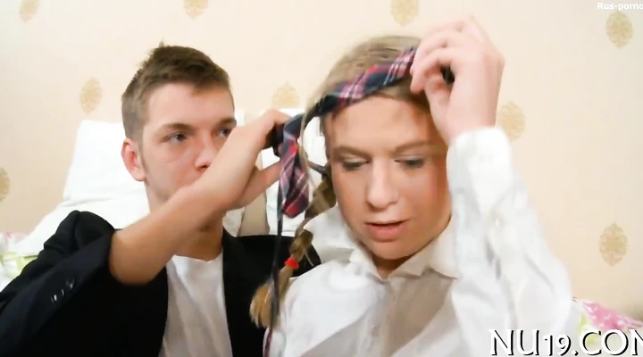 Трахнул молодую русскую школьницу в пизду