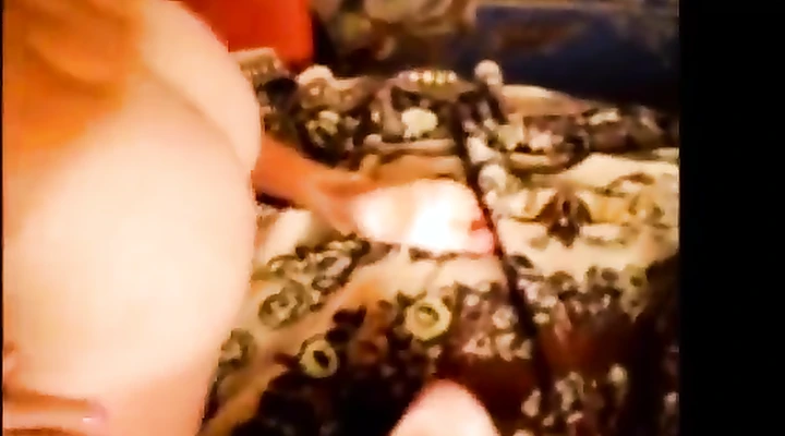 Пока муж на работе,жена приводит своего милого любовничка